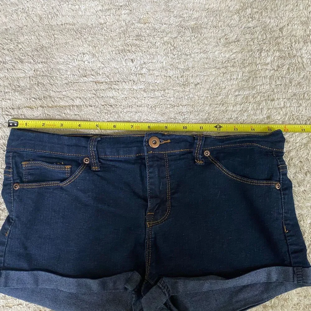 Forever 21 Jean Shorts Size 28